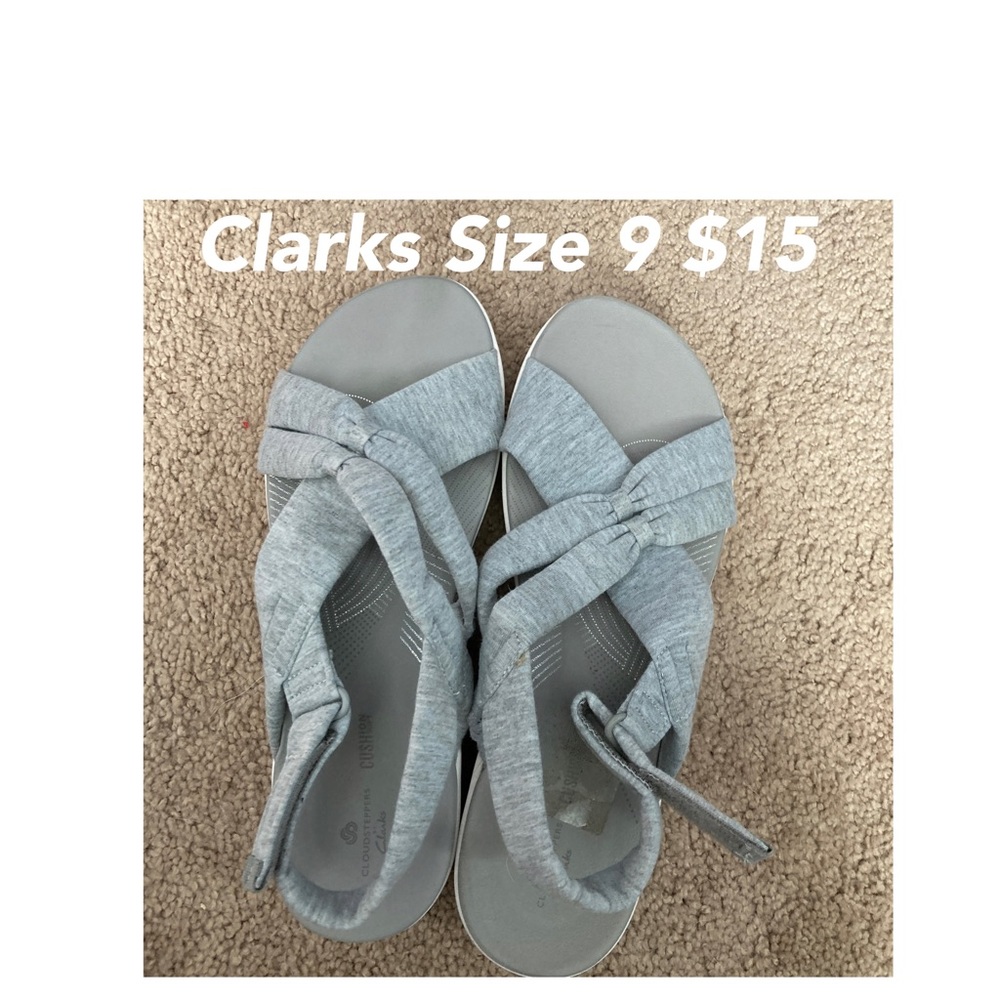 Like new cushioned Clarks sandals